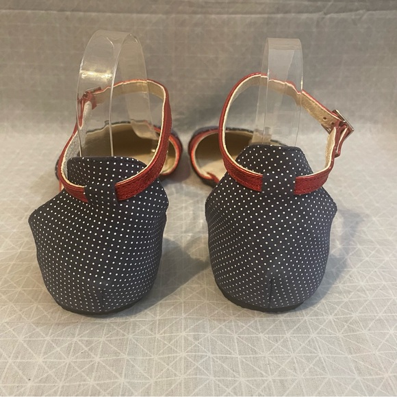 HTF Shapen Poppy Closed Sandals in Pin-Up Navy Dot/Red Metallic 41 - Picture 5 of 7